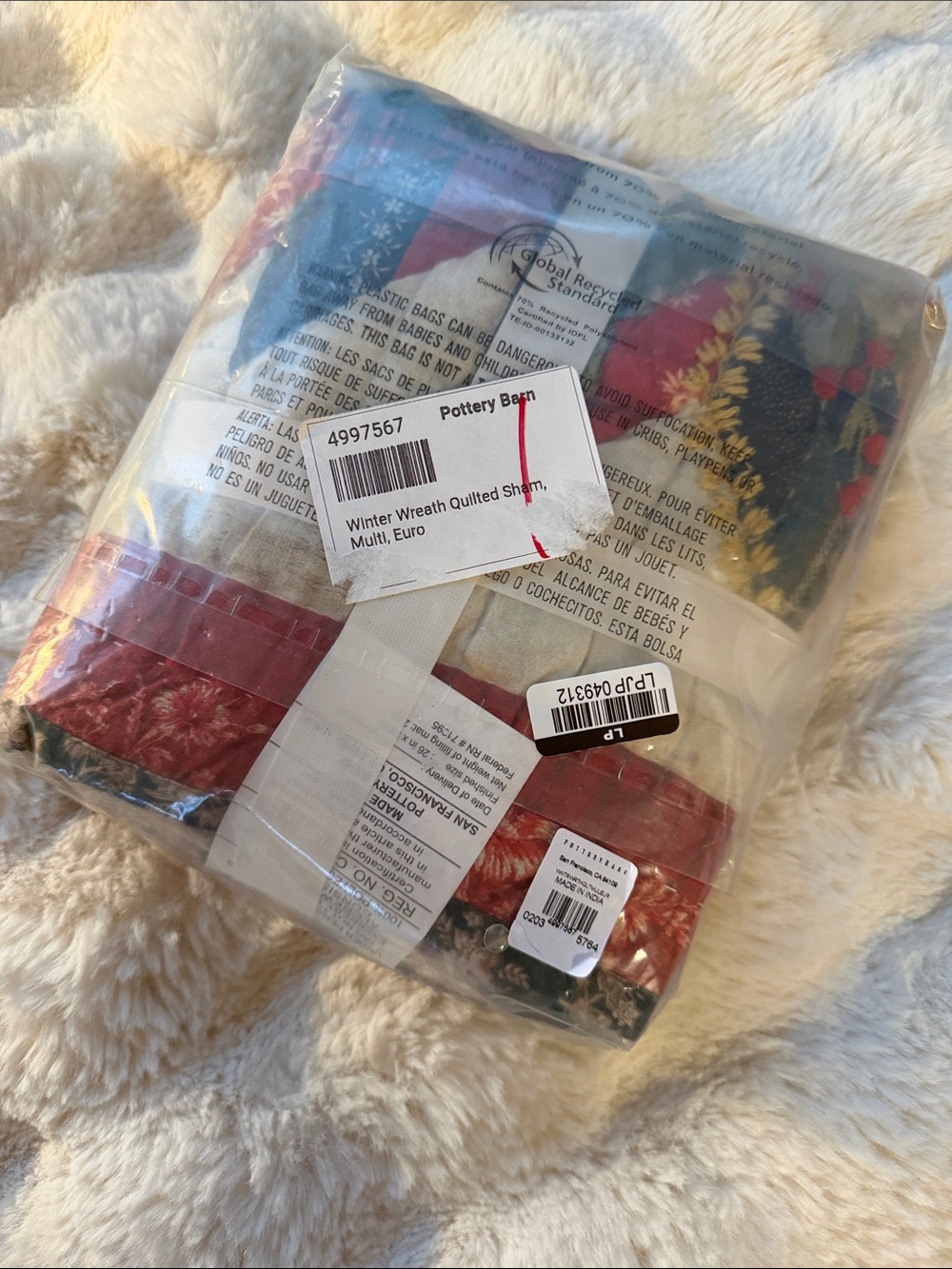 Pottery Barn Winter Wreath Quilted Pillow Sham Cover EURO Patchwork NEW - Picture 4 of 4